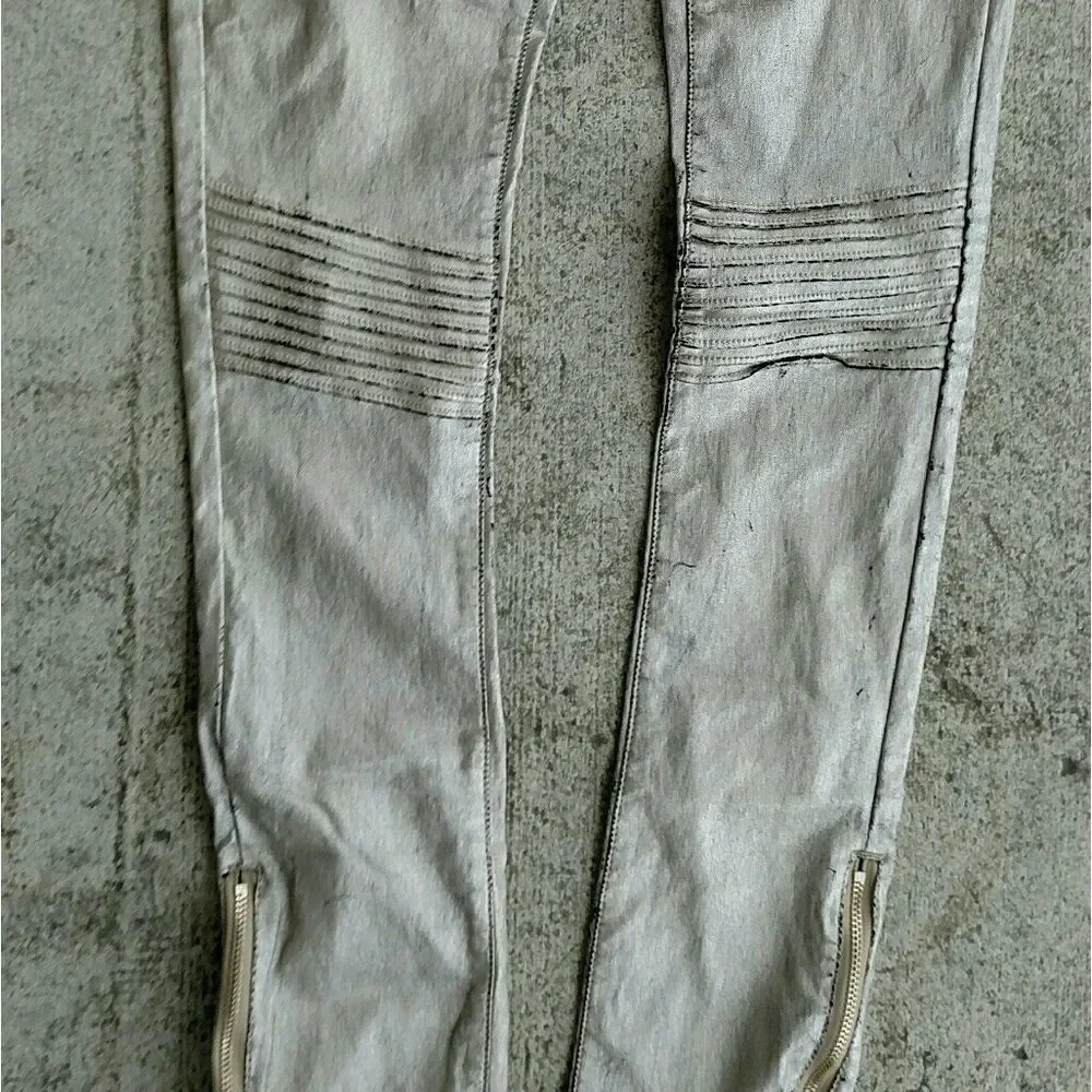 Tahnee metallic distressed jeans. Medium
